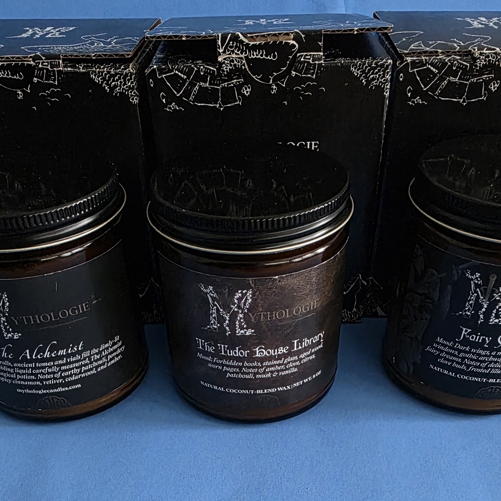 'The Tudor House Library' Scented Candle - Brown